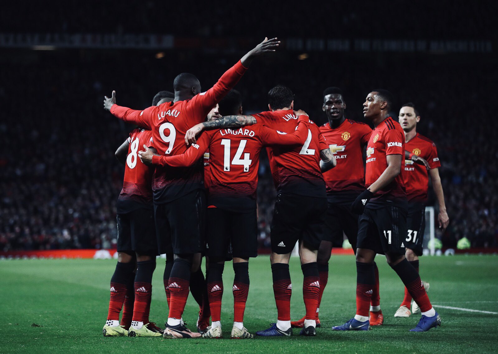 加拉格尔在社媒晒和马竞球迷合影：很高兴见到你们